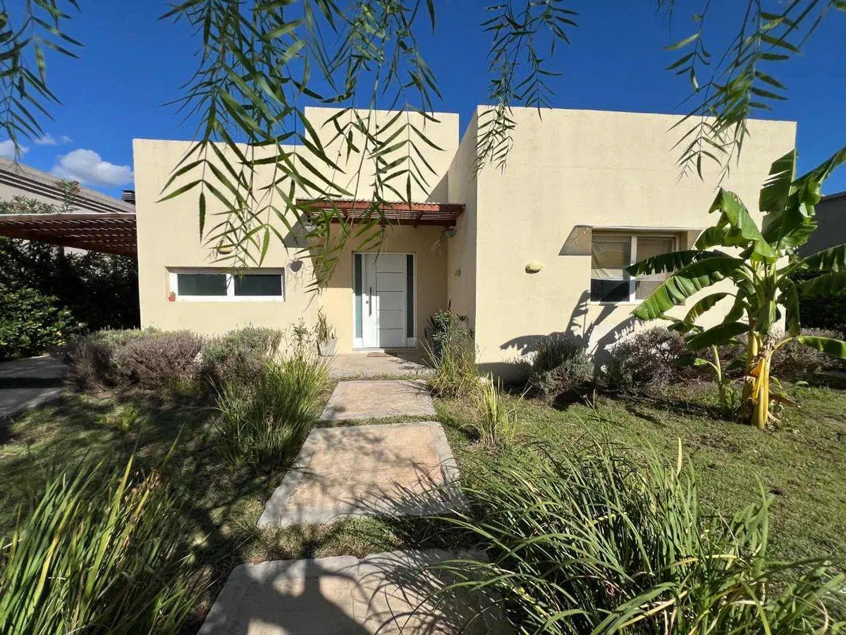 Venta Casa 4 Amb. San Ramon Pilar del Este 4