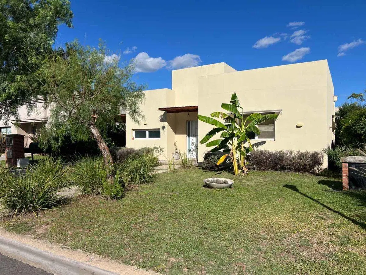 Venta Casa 4 Amb. San Ramon Pilar del Este 2