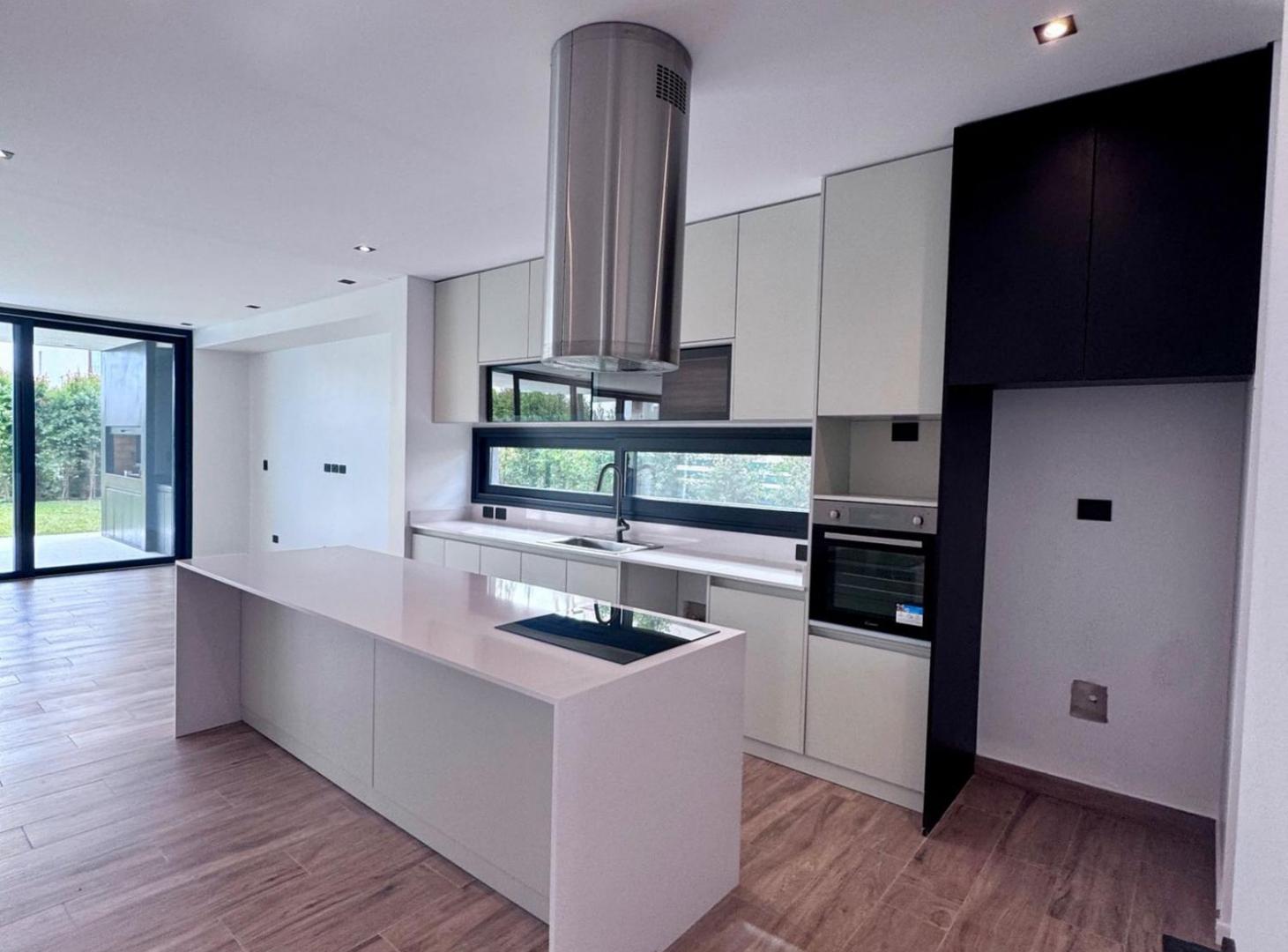 Foto de Venta casa Castaños Nordelta 5 ambientes estrenar, imagen 2