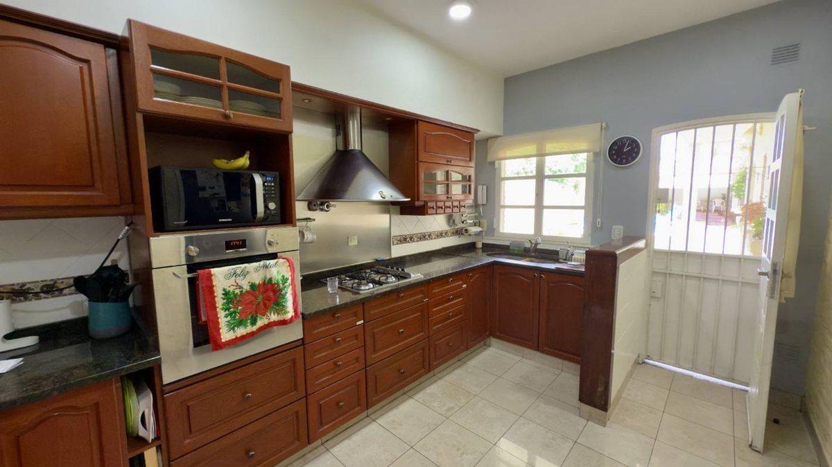 Foto de VENTA CASA 6 AMB DON TORCUATO JARDIN Y PILETA, imagen 5