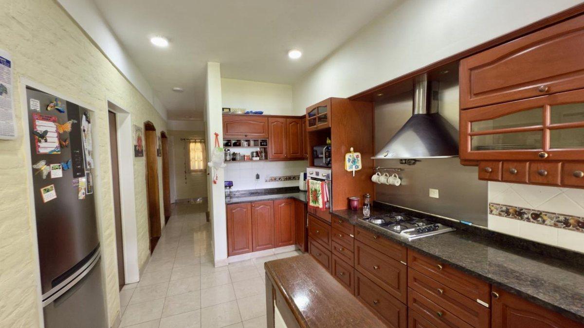 Foto de VENTA CASA 6 AMB DON TORCUATO JARDIN Y PILETA, imagen 3