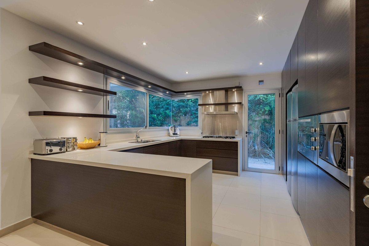 Foto de Casa Santa Bárbara venta 9 ambientes lago central, imagen 2