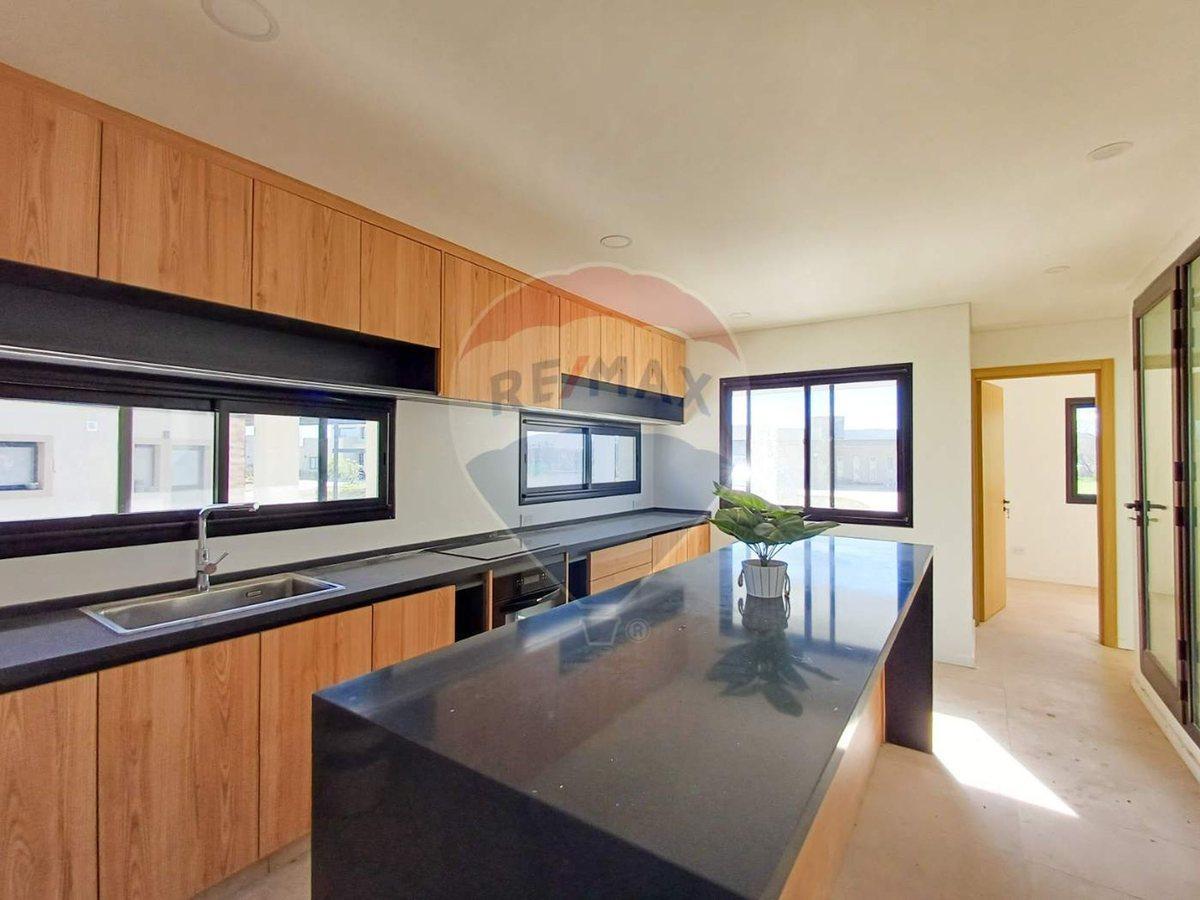 Foto de VENTA - CASA 5 AMB. CON PISCINA - MEDAL CC, PILAR, imagen 5