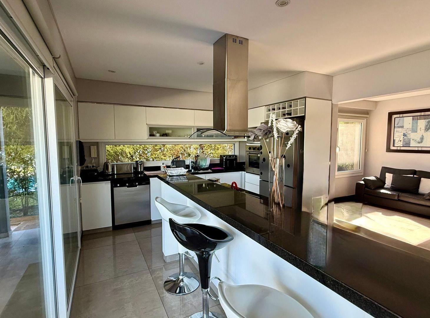 Foto de VENTA CASA 7 AMB A LA LAGUNA NORDELTA ALISOS, imagen 2