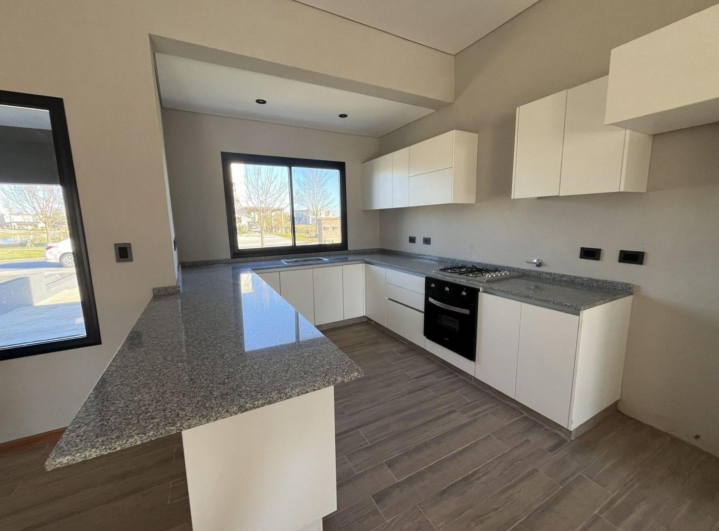 Foto de Venta Casa a estrenar 4 amb. Orientacion Norte, imagen 1