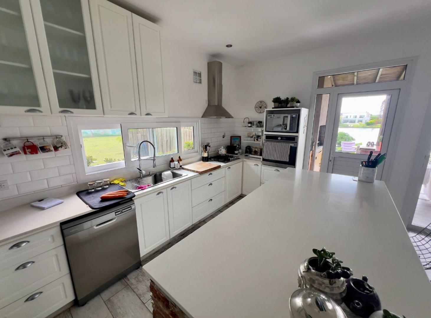 Foto de VENTA CASA 6 AMBIENTES CANTON NORTE A LA LAGUNA, imagen 2