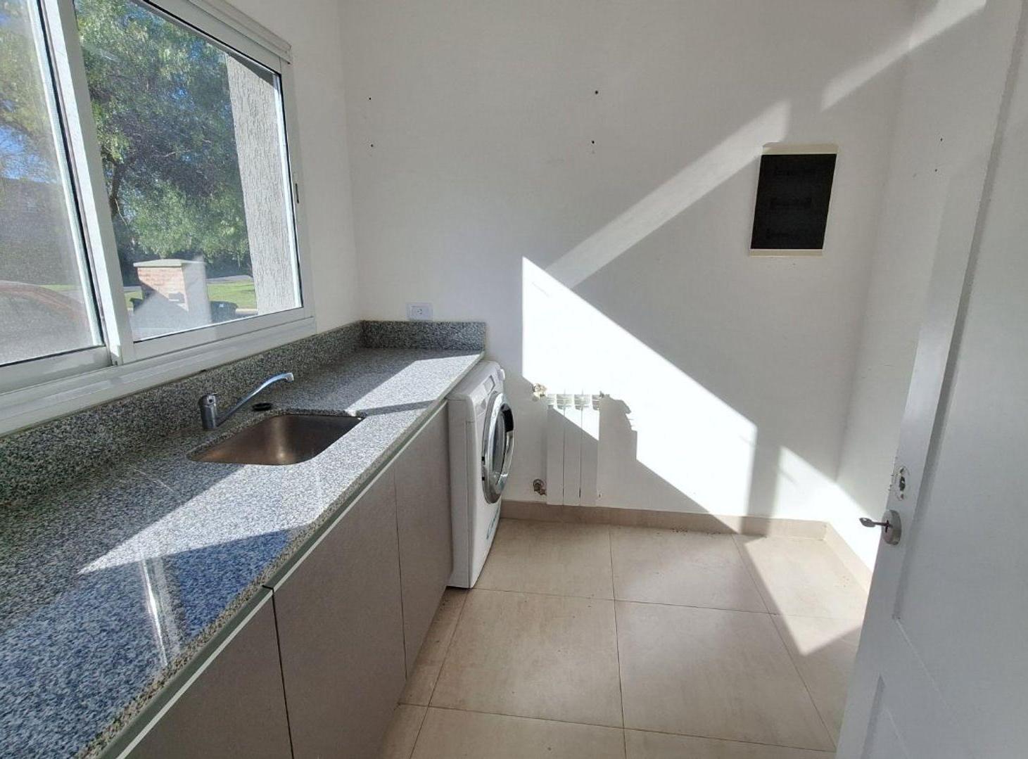 Foto de VENTA CASA BARRIO SAN MATIAS AREA 5 C/PILETA 5 AMB, imagen 5