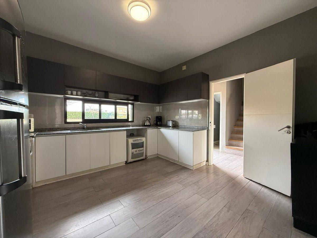 Foto de VENTA CASA 4 AMB C/PISCINA SANTA ELENA PILAR, imagen 1