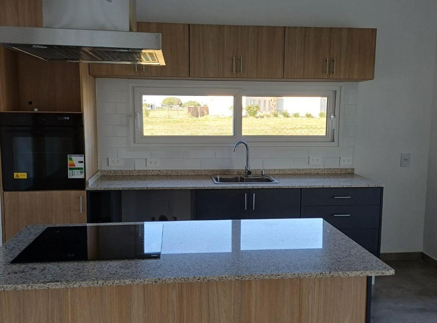 Foto de VENTA CASA 4 AMB. PILETA B° SAN SEBASTIÁN, PILAR, imagen 4