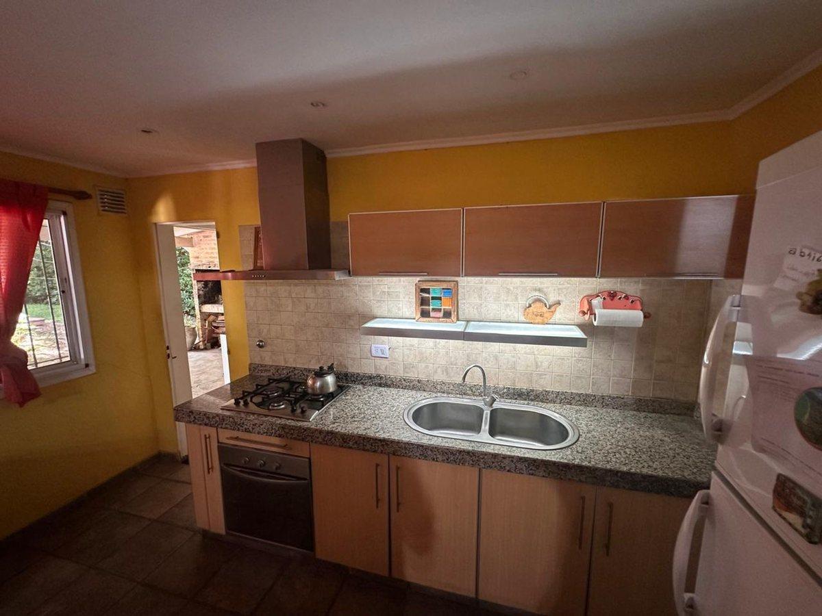 Foto de VENTA CASA 4 AMBIENTES C/ DEP. Y PARQUE LOMA VERDE, imagen 2