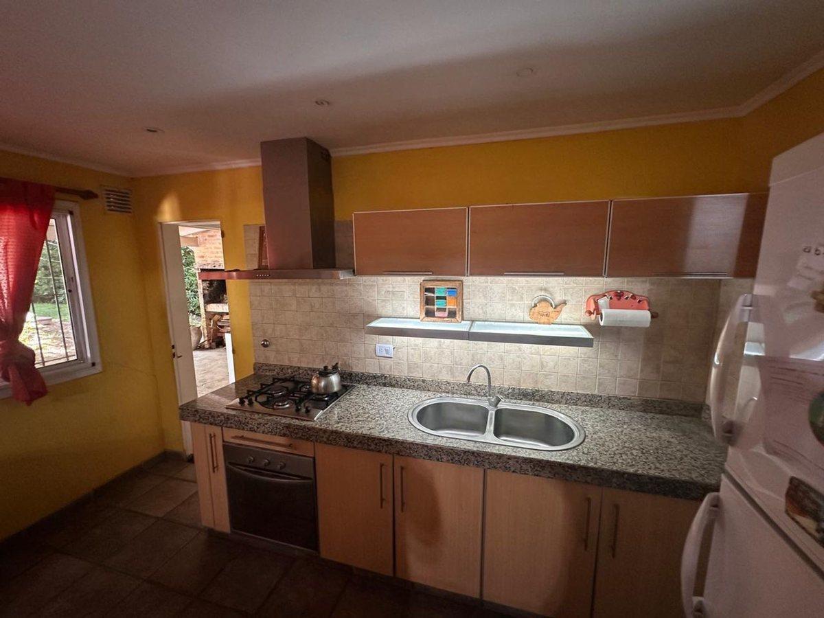 Foto de VENTA CASA 4 AMBIENTES C/ DEP. Y PARQUE LOMA VERDE, imagen 4