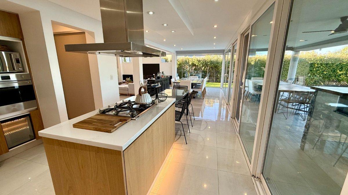 Foto de VENTA CASA 5 AMB CANTON ISLAS PISCINA A LA LAGUNA, imagen 3
