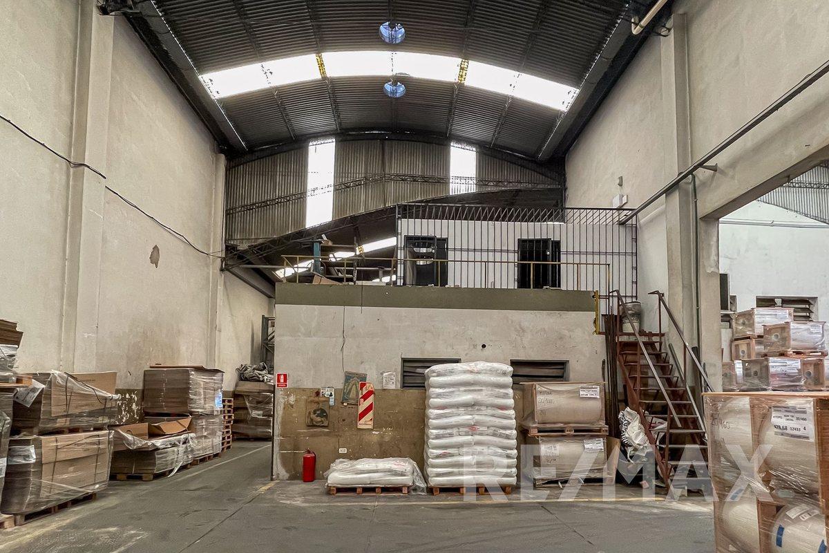 Foto de Venta de Galpón Industrial 1100 m2 en La Tablada, imagen 4