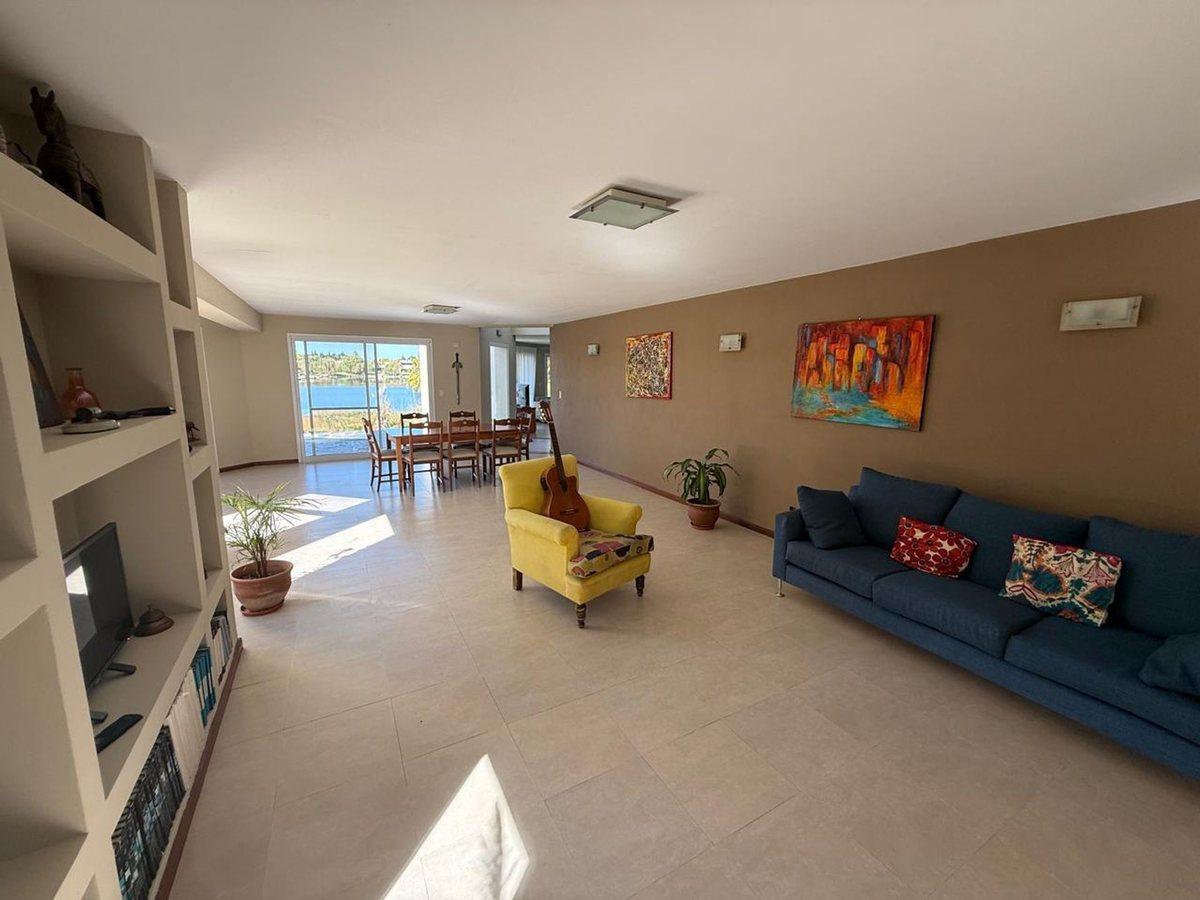 Foto de VENTA.CASA A LA LAGUNA. 5 AMBIENTES,SANTA CATALINA, imagen 3