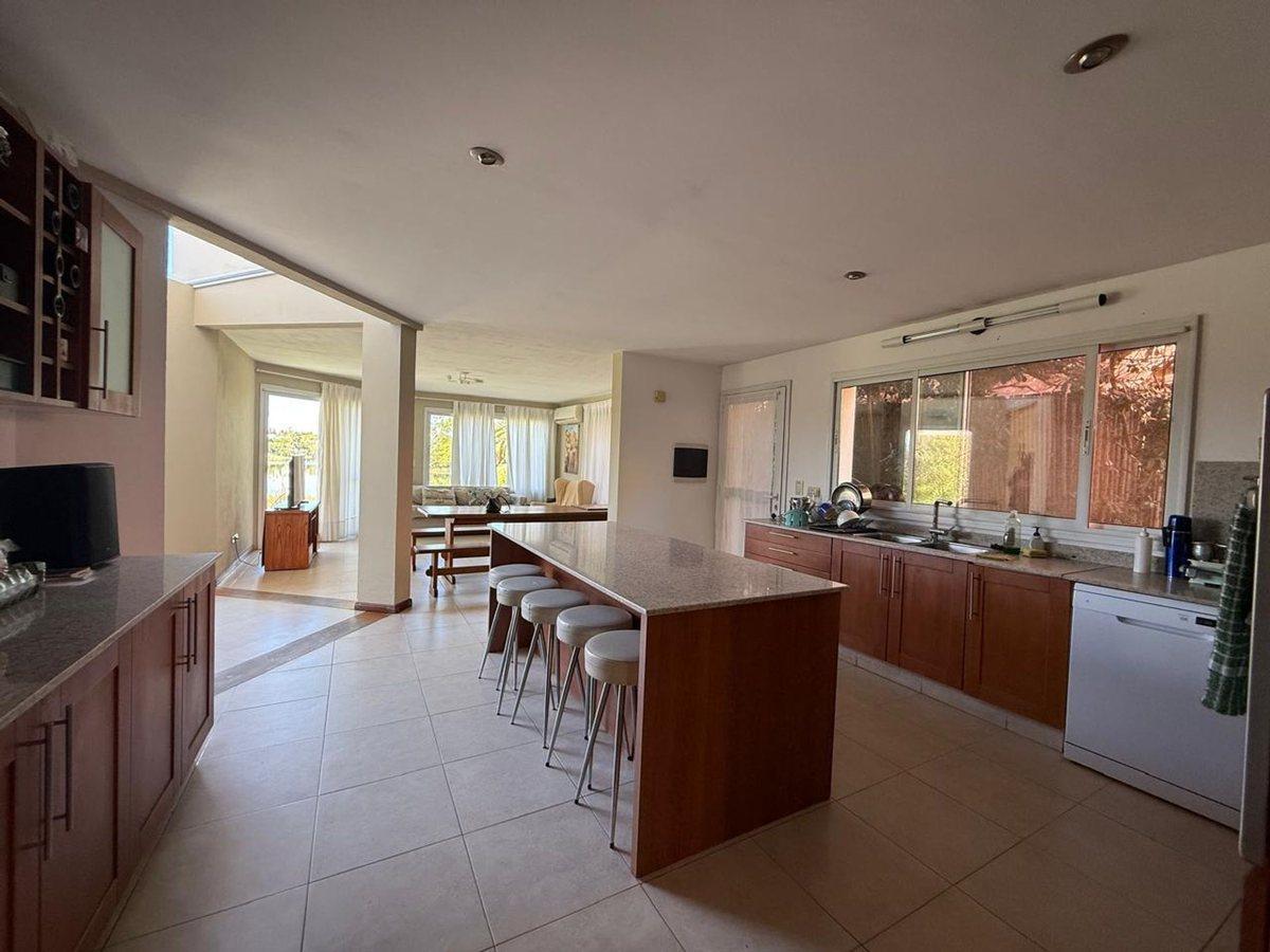 Foto de VENTA.CASA A LA LAGUNA. 5 AMBIENTES,SANTA CATALINA, imagen 4