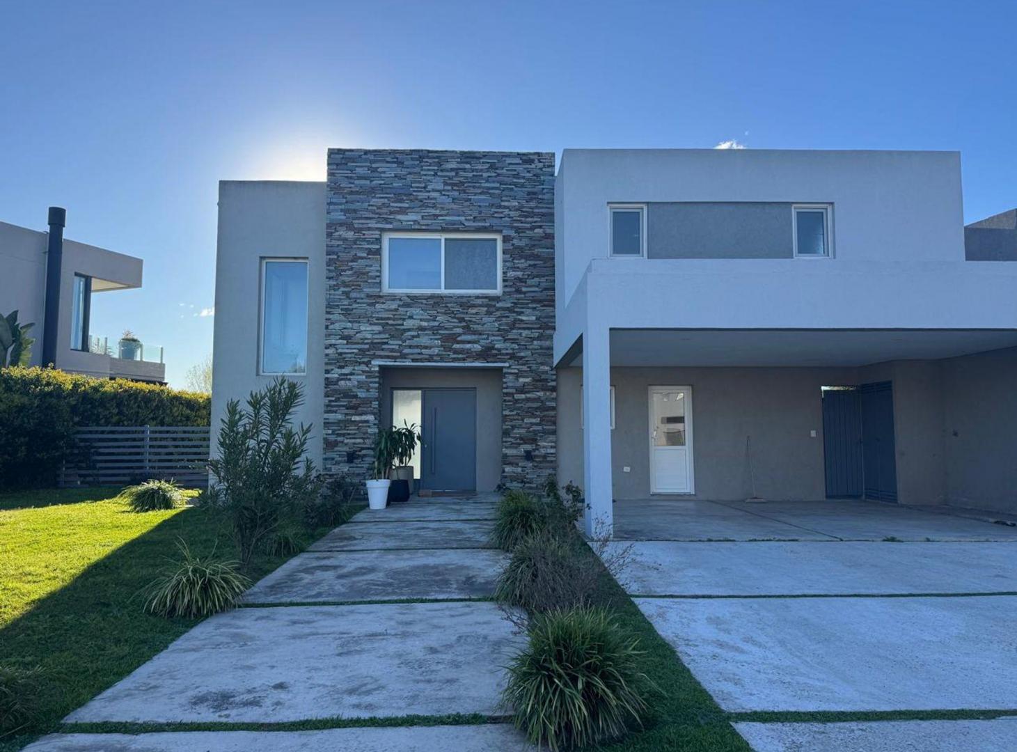 Foto de Venta Casa a la laguna 4 dormitorios Islas Canton, imagen 4