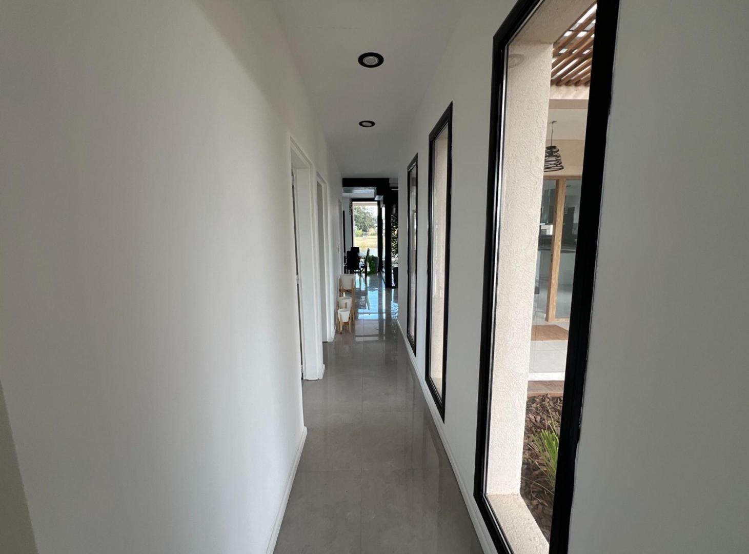 Foto de VENTA Casa 4 Ambientes a la Laguna Bo. El CAZAL, imagen 2