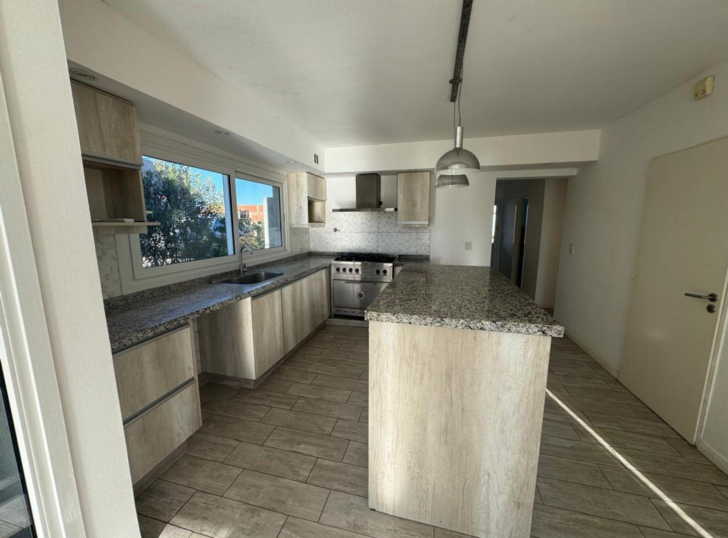 Foto de Alquiler Casa a la laguna 4 dorm. Islas Canton, imagen 2