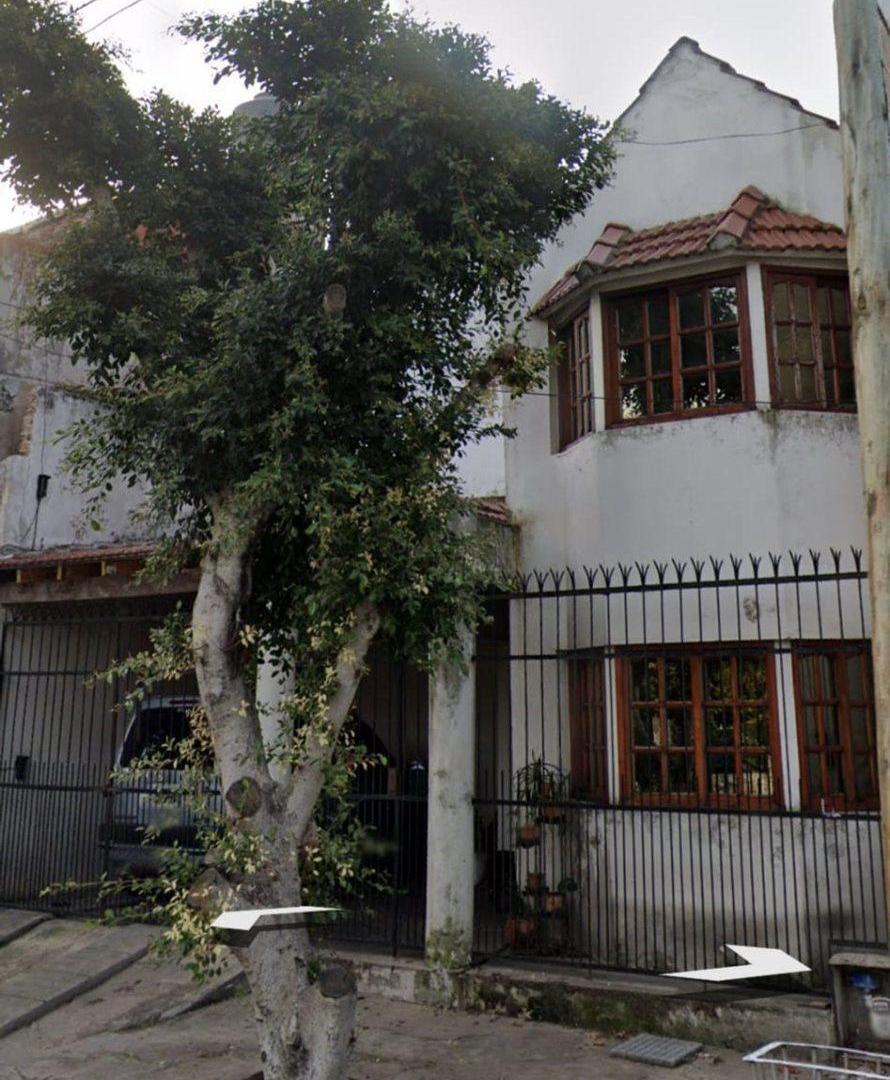 Foto de Casa Venta 4 amb. c/ jardín y cochera., imagen 1