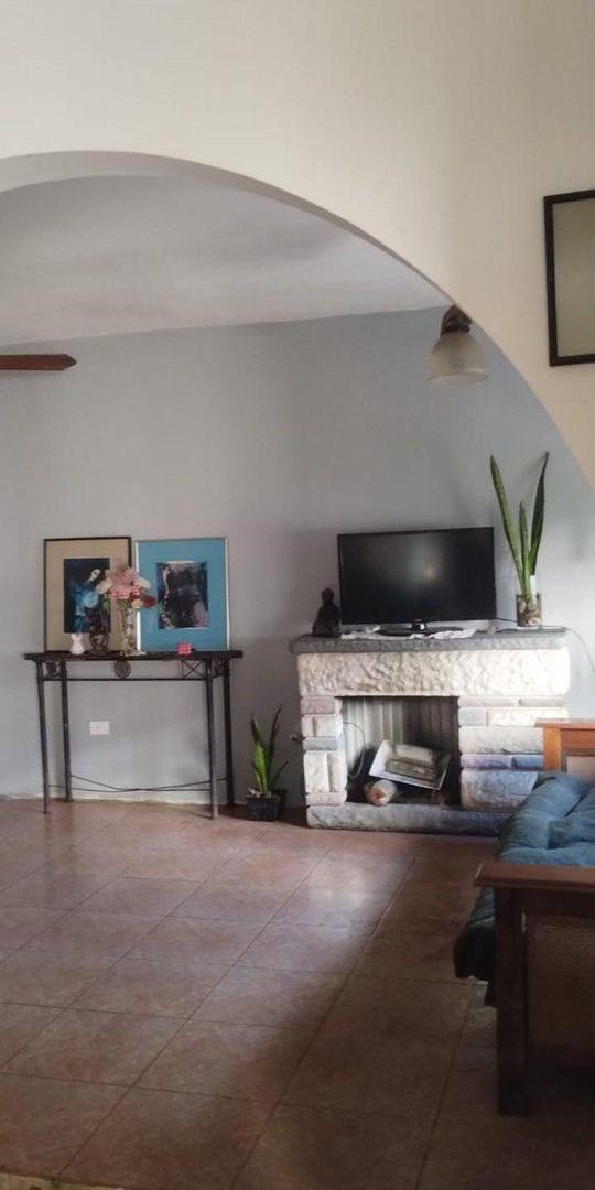 Foto de Casa Venta 4 amb. c/ jardín y cochera., imagen 4