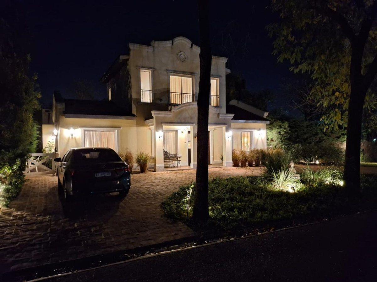 Foto de VENTA CASA 4 AMBIENTES ING MASCHWITZ LA ARBOLEDA, imagen 4