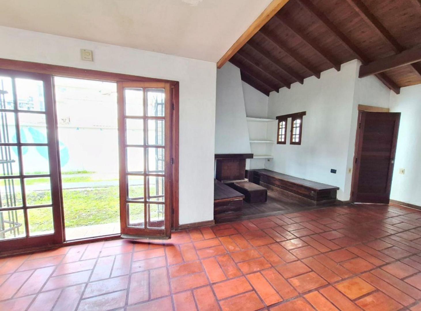 Foto de Casa 4 ambientes con jardín y pileta Ituzaingó, imagen 1