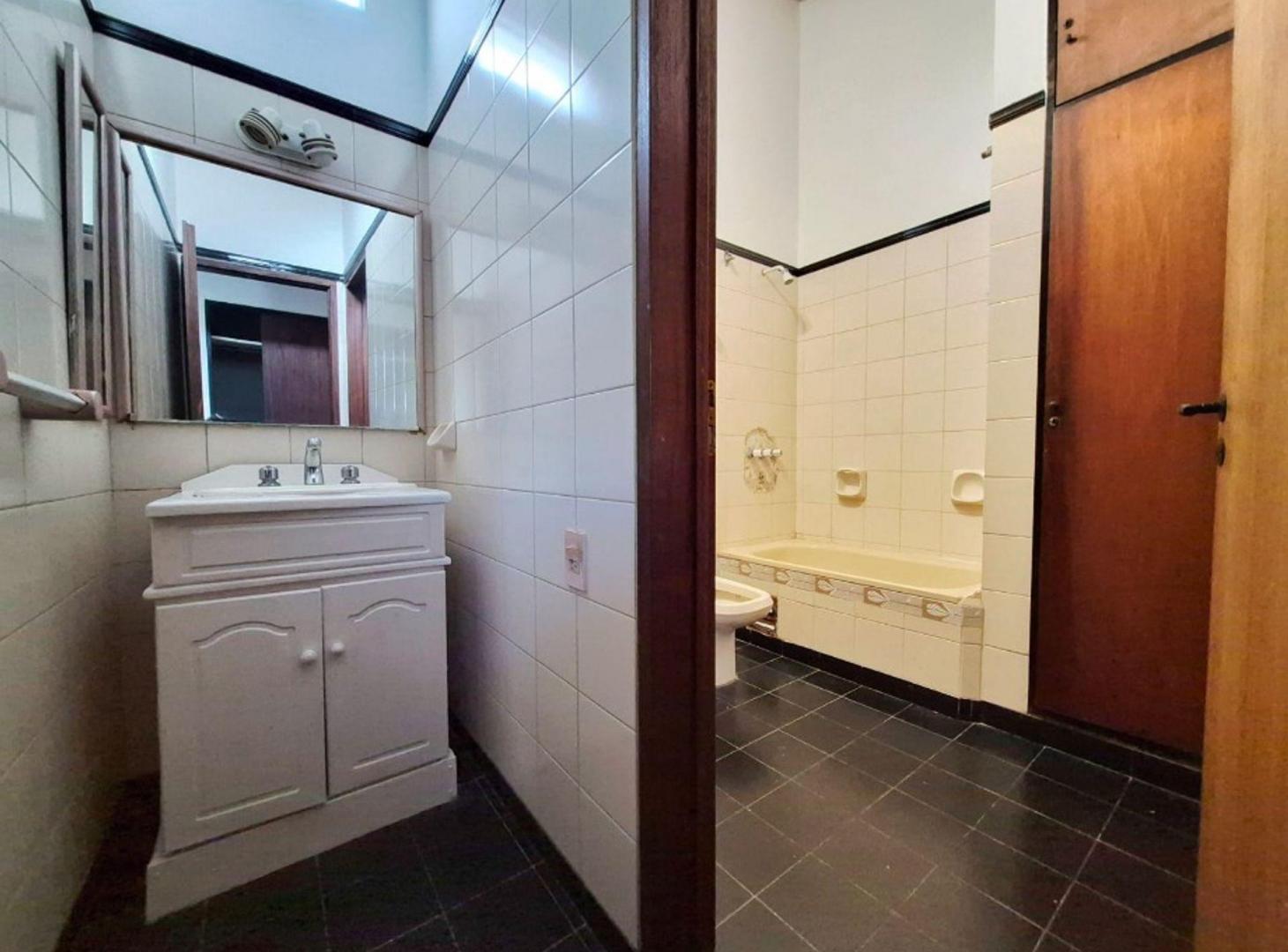 Foto de Casa 4 ambientes con jardín y pileta Ituzaingó, imagen 5