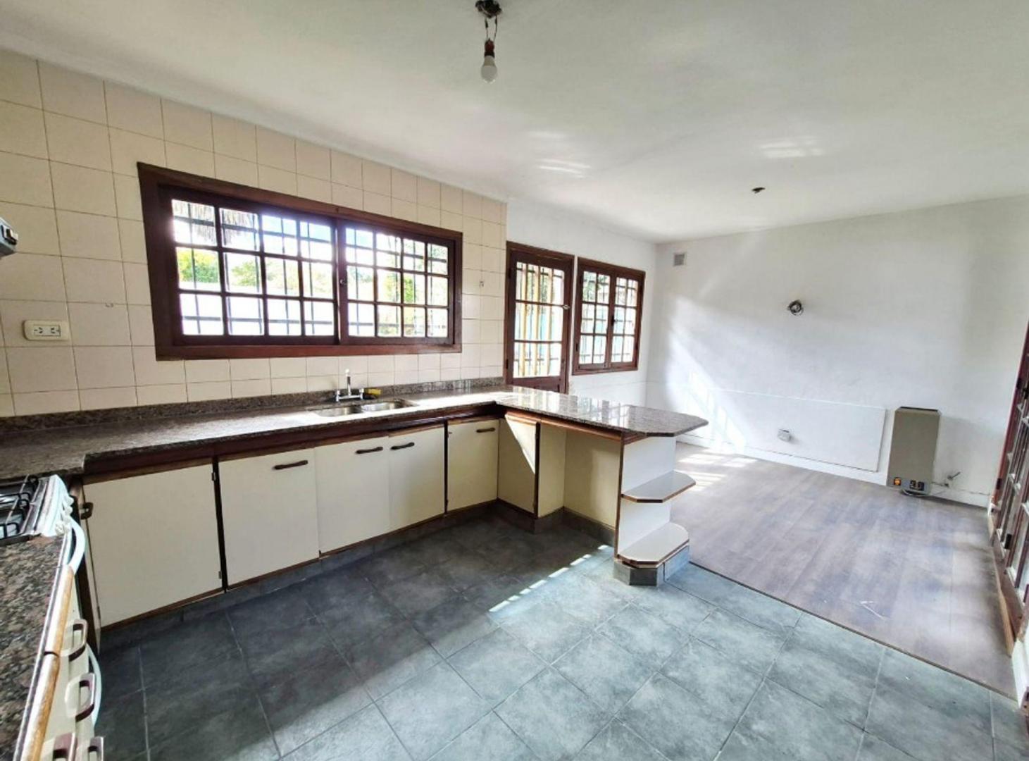 Foto de Casa 4 ambientes con jardín y pileta Ituzaingó, imagen 3