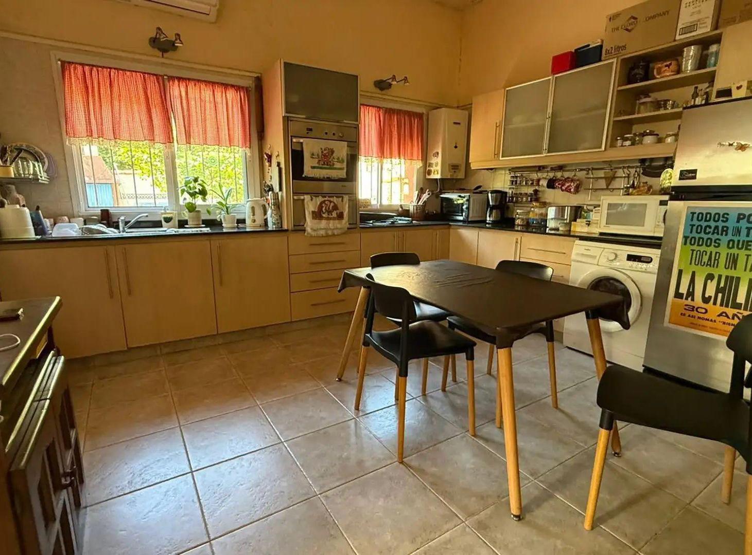 Foto de Venta Casa 4 amb jardin y piscina en Olivos, imagen 1
