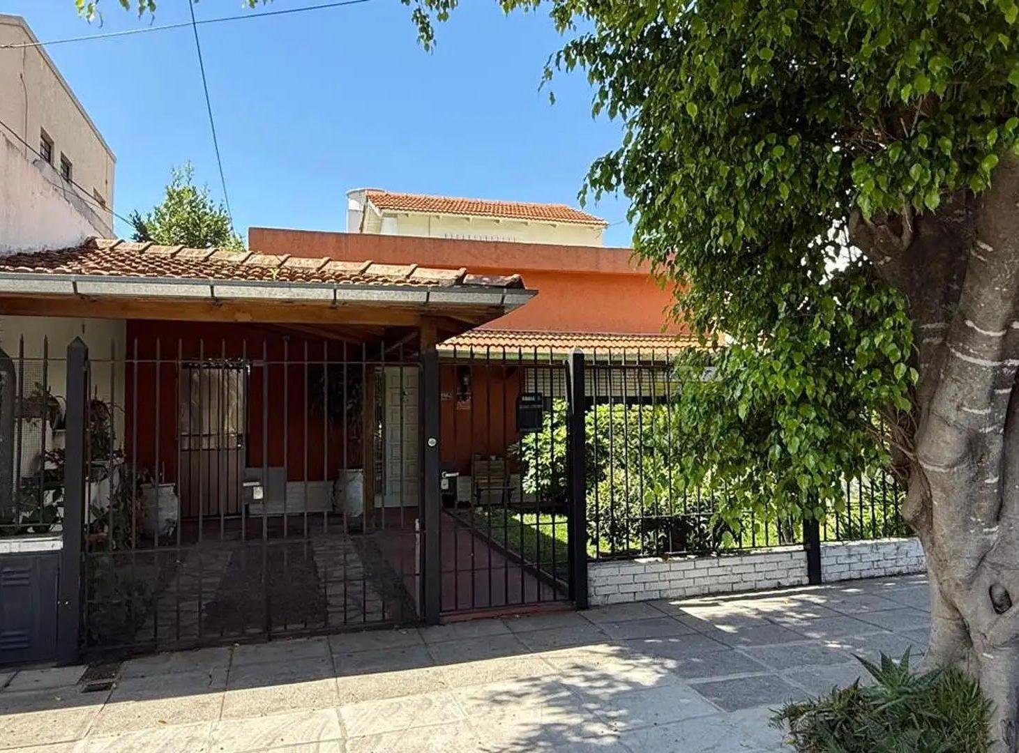 Foto de Venta Casa 4 amb jardin y piscina en Olivos, imagen 3