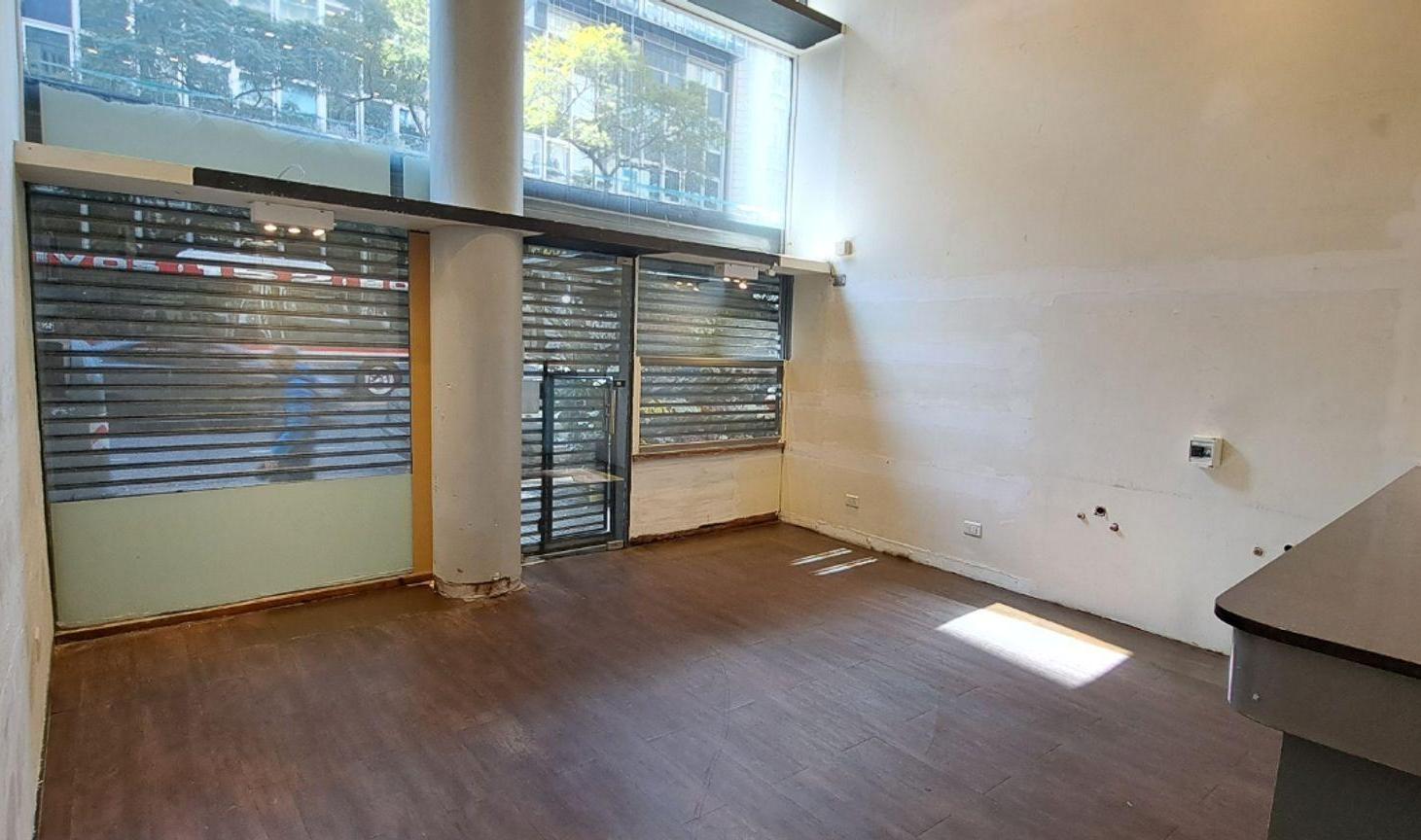 Foto de Alquiler Local Comercial Av. Santa Fe y Suipacha, imagen 4