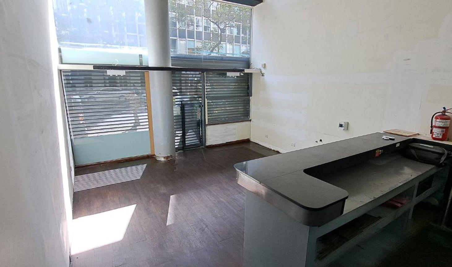 Foto de Alquiler Local Comercial Av. Santa Fe y Suipacha, imagen 2