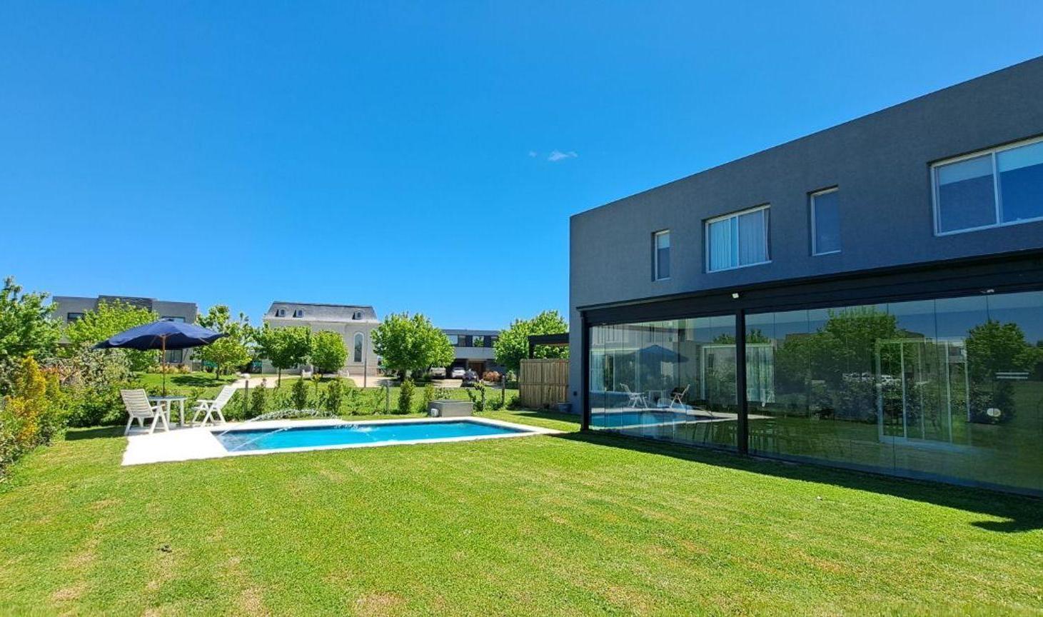 Foto de Venta Casa Acacias Puertos del Lago 5 Ambientes, imagen 1