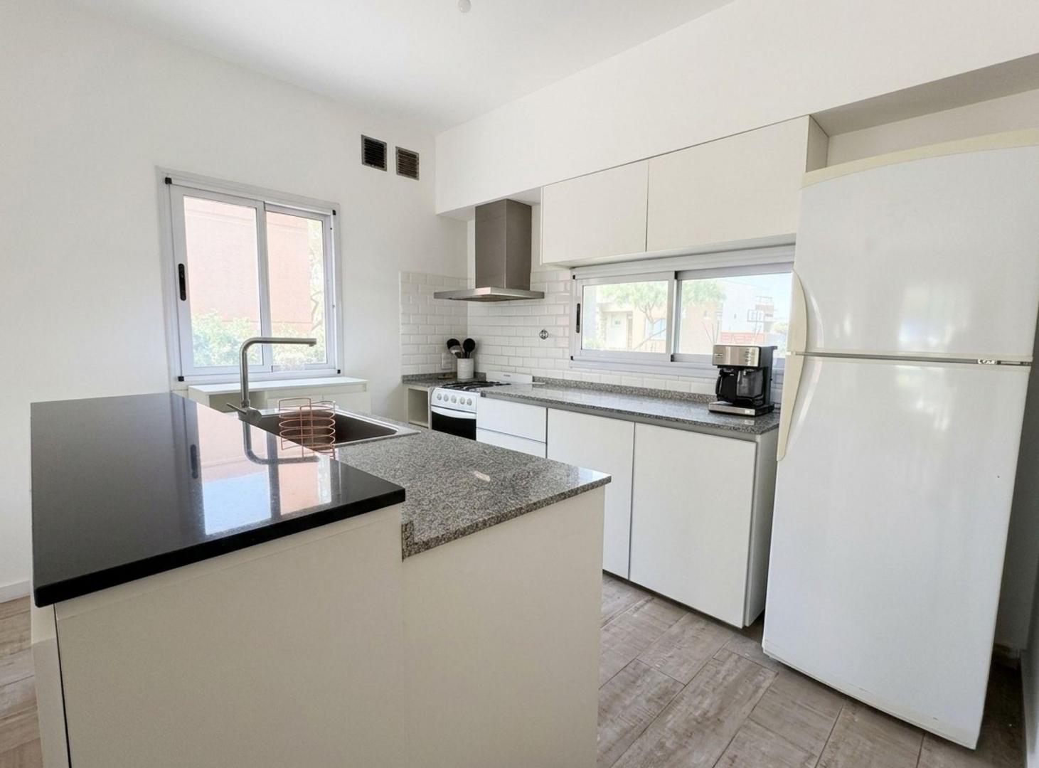 Foto de Venta Casa 4 amb. en San Ramiro, Pilar del Este, imagen 3