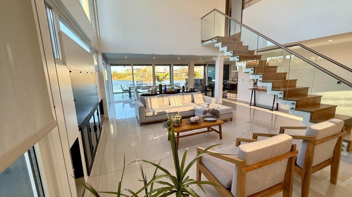Foto de VENTA CASA 5 AMB CANTON ISLAS PISCINA A LA LAGUNA, imagen 4