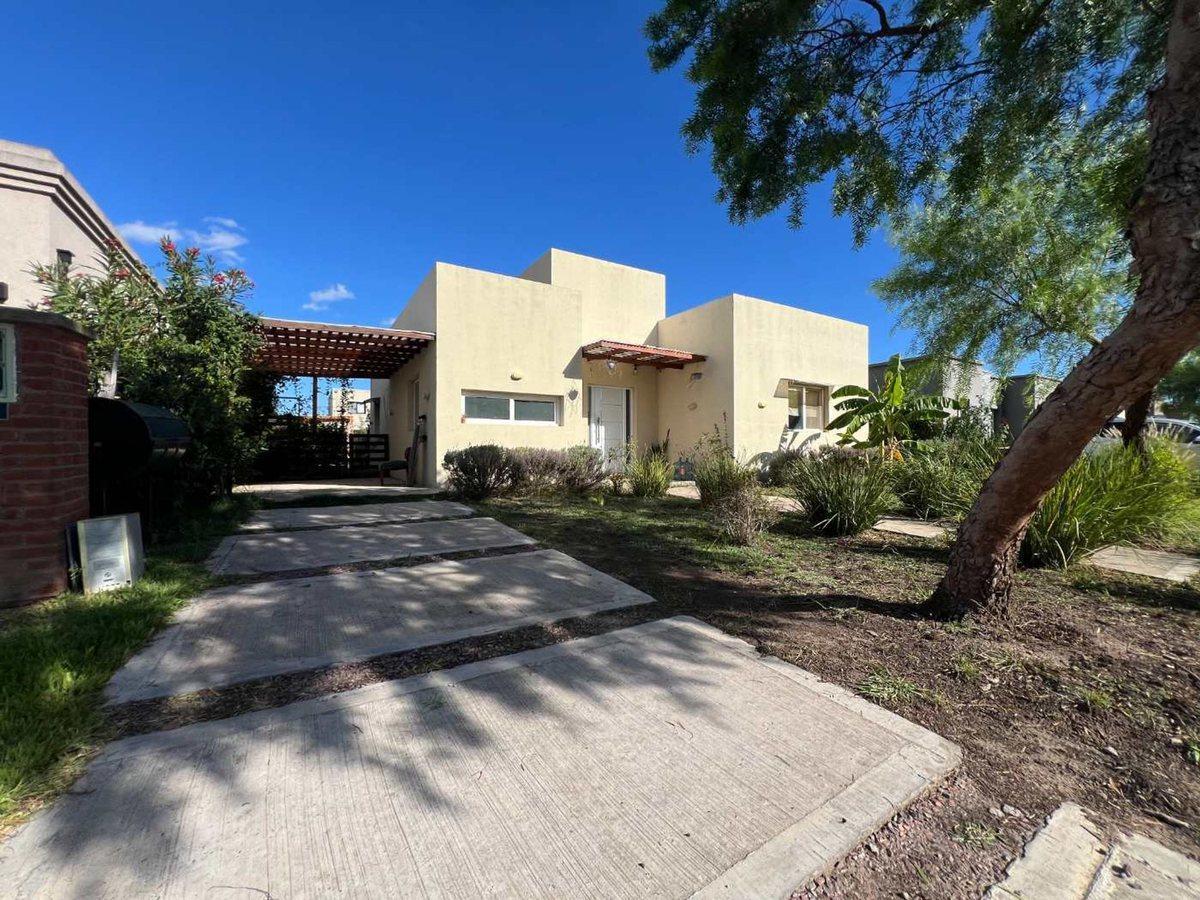 Foto de Venta Casa 4 Amb. San Ramon Pilar del Este, imagen 2