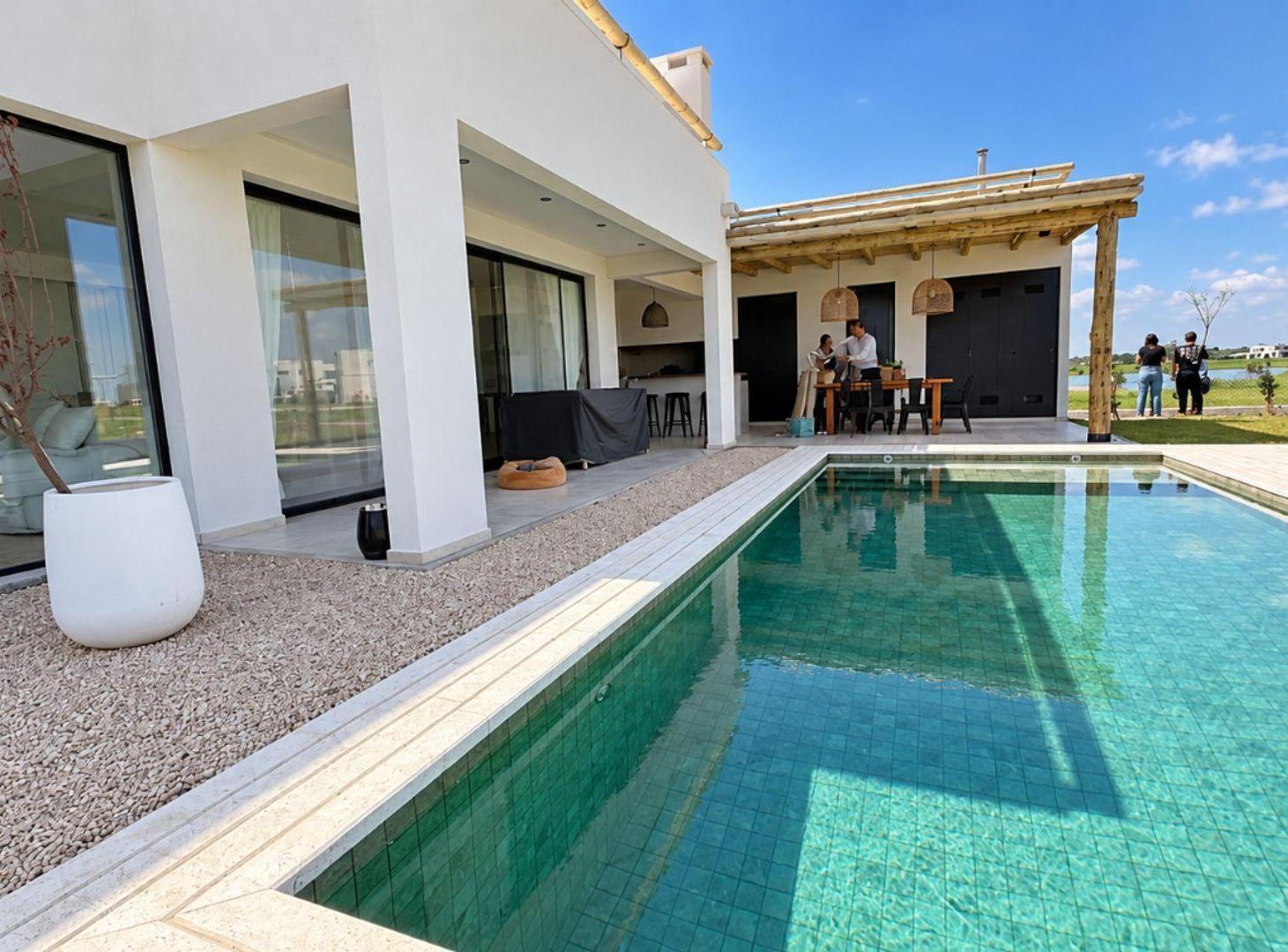 Foto de VENTA CASA 7 AMB PUERTOS AMARRAS AL LAGO IMPECABLE, imagen 1