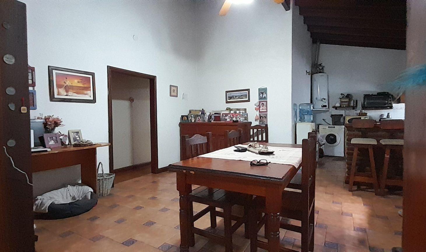 Foto de Venta Casa multifamiliar a mts de Ruta 202, imagen 2