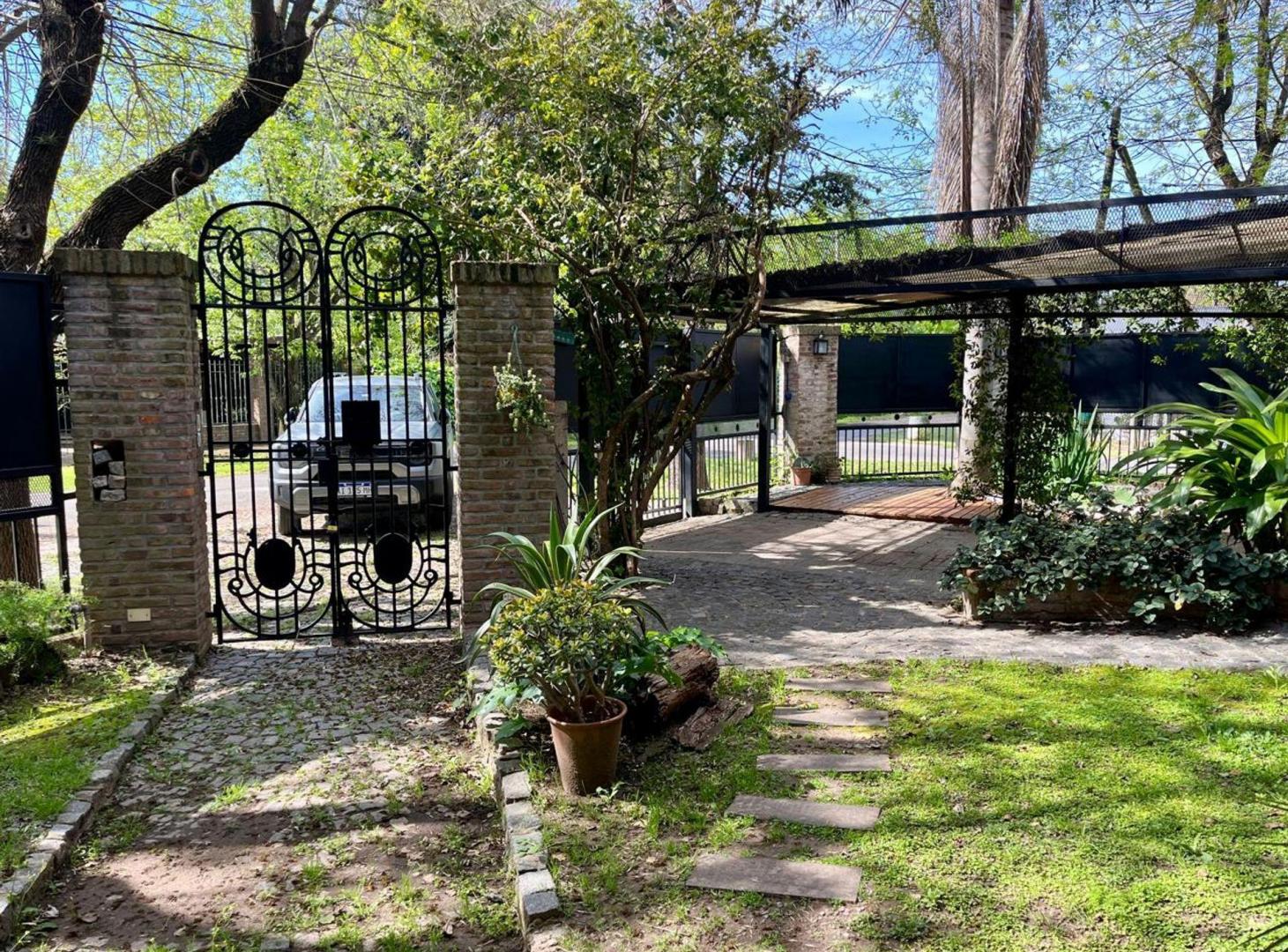 Foto de VENTA CASA 4 AMB PILETA DON TORCUATO, imagen 3
