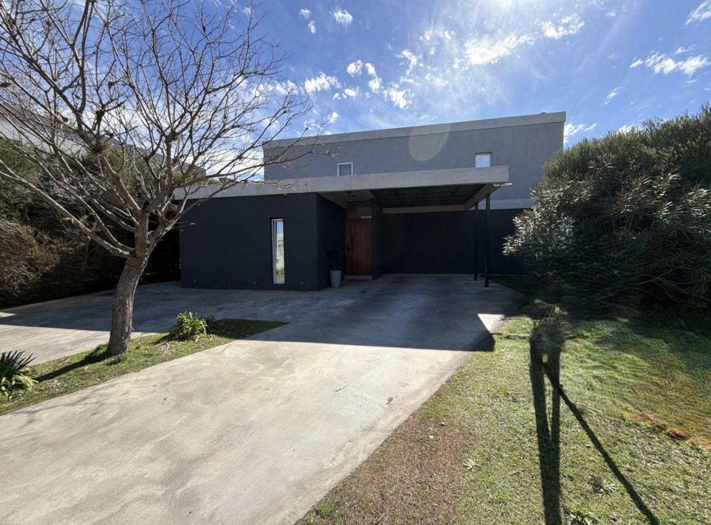 Foto de Casa a la Laguna en Venta - El Cantón Norte- 7amb, imagen 2