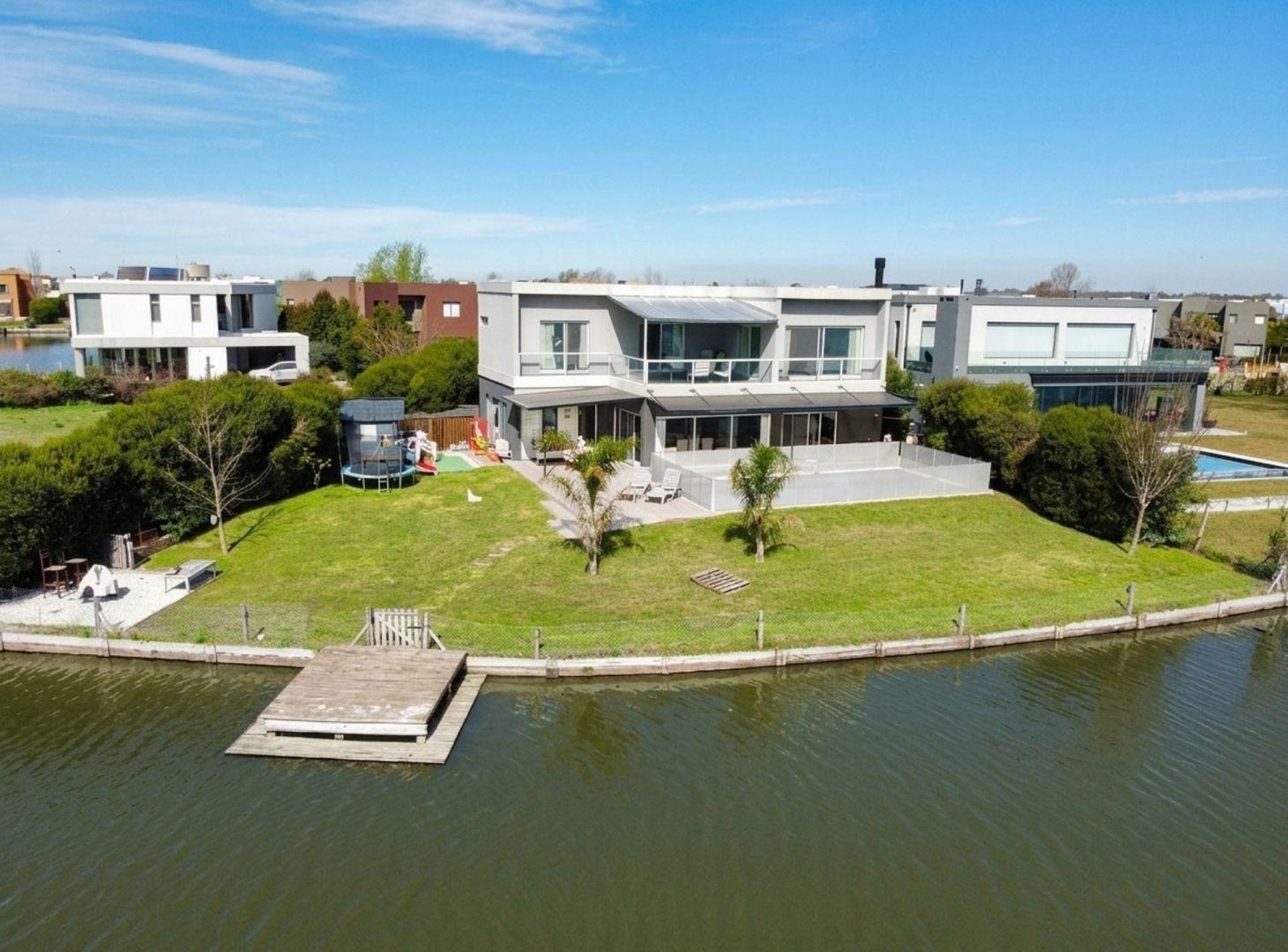 Foto de Casa a la Laguna en Venta - El Cantón Norte- 7amb, imagen 1