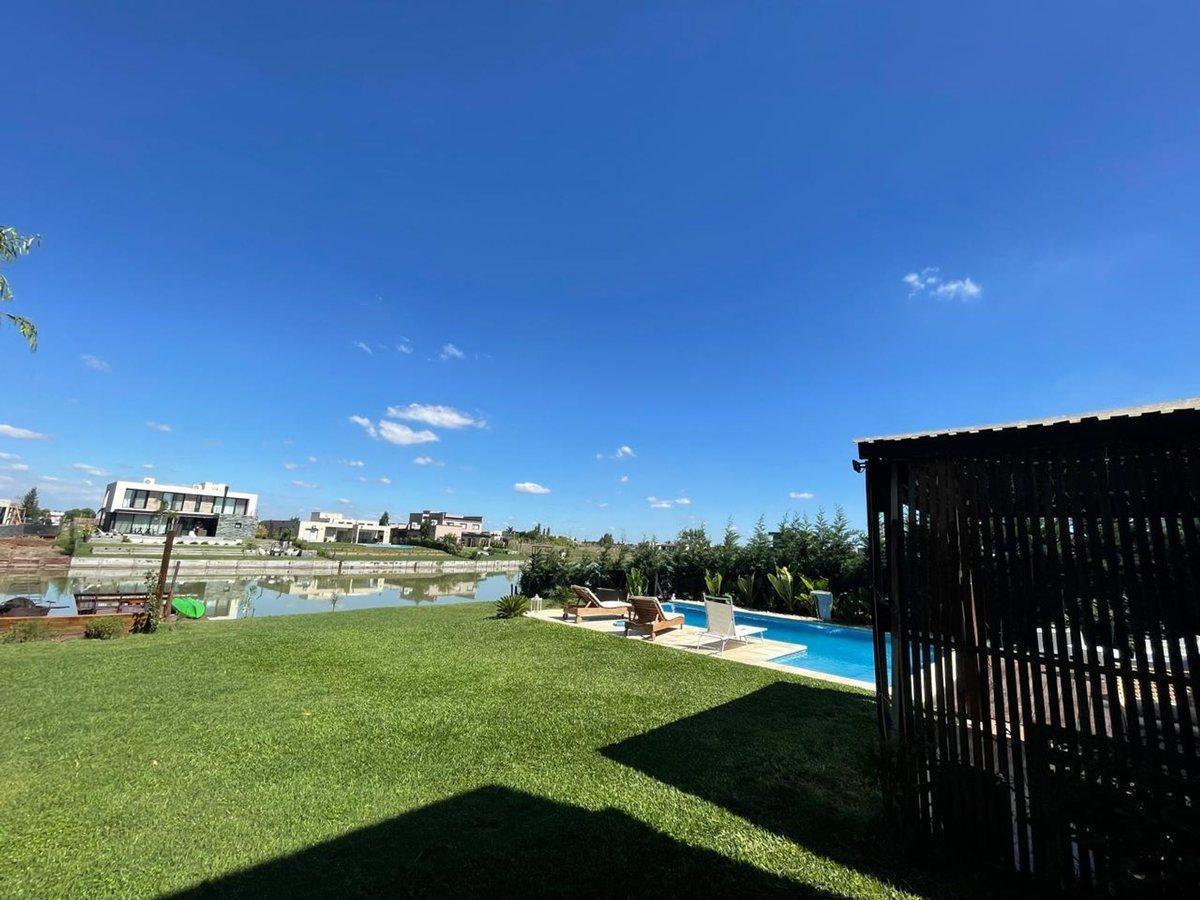 Foto de VENTA .CASA A LA LAGUNA . SAN SEBASTIAN .Area 9, imagen 1