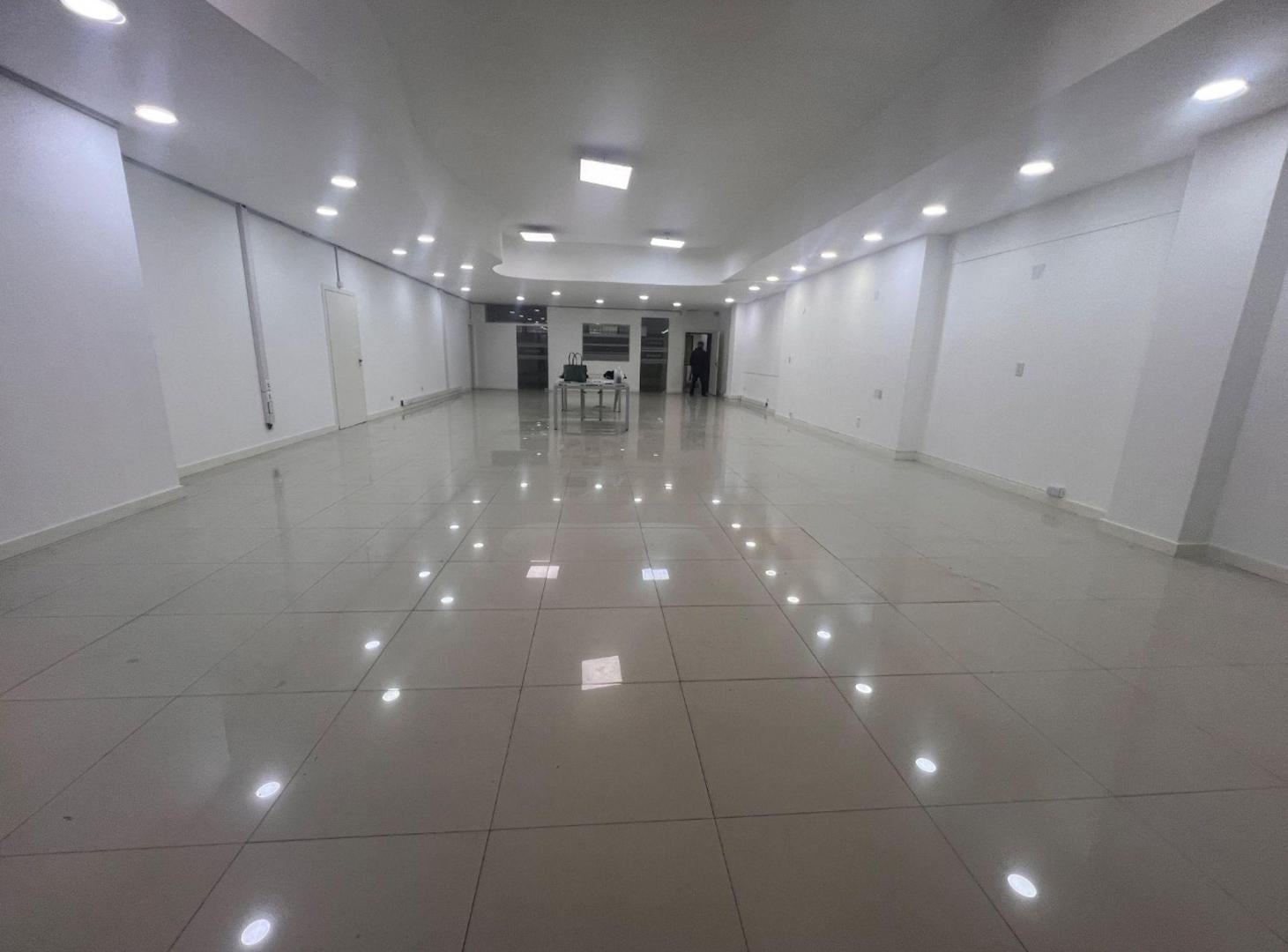Foto de Venta local con oficinas y subsuelo Montserrat, imagen 1