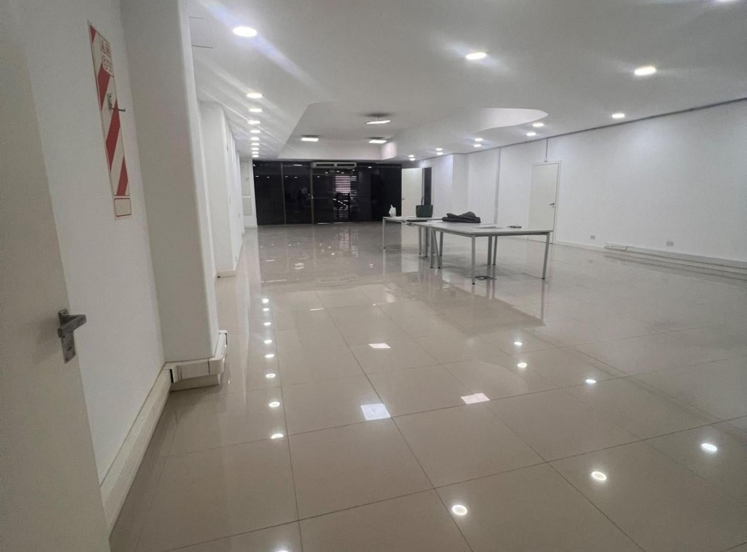 Foto de Venta local con oficinas y subsuelo Montserrat, imagen 3