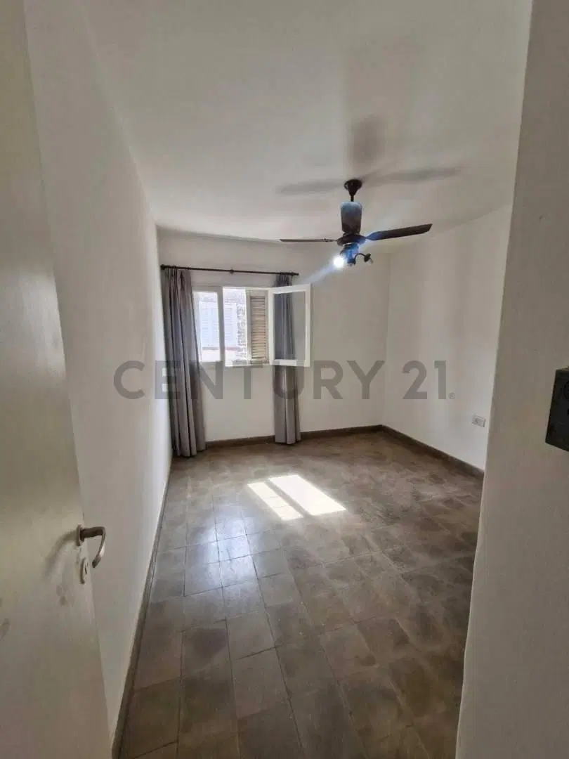Departamento de 2 dor. en 1er piso x escalera 5