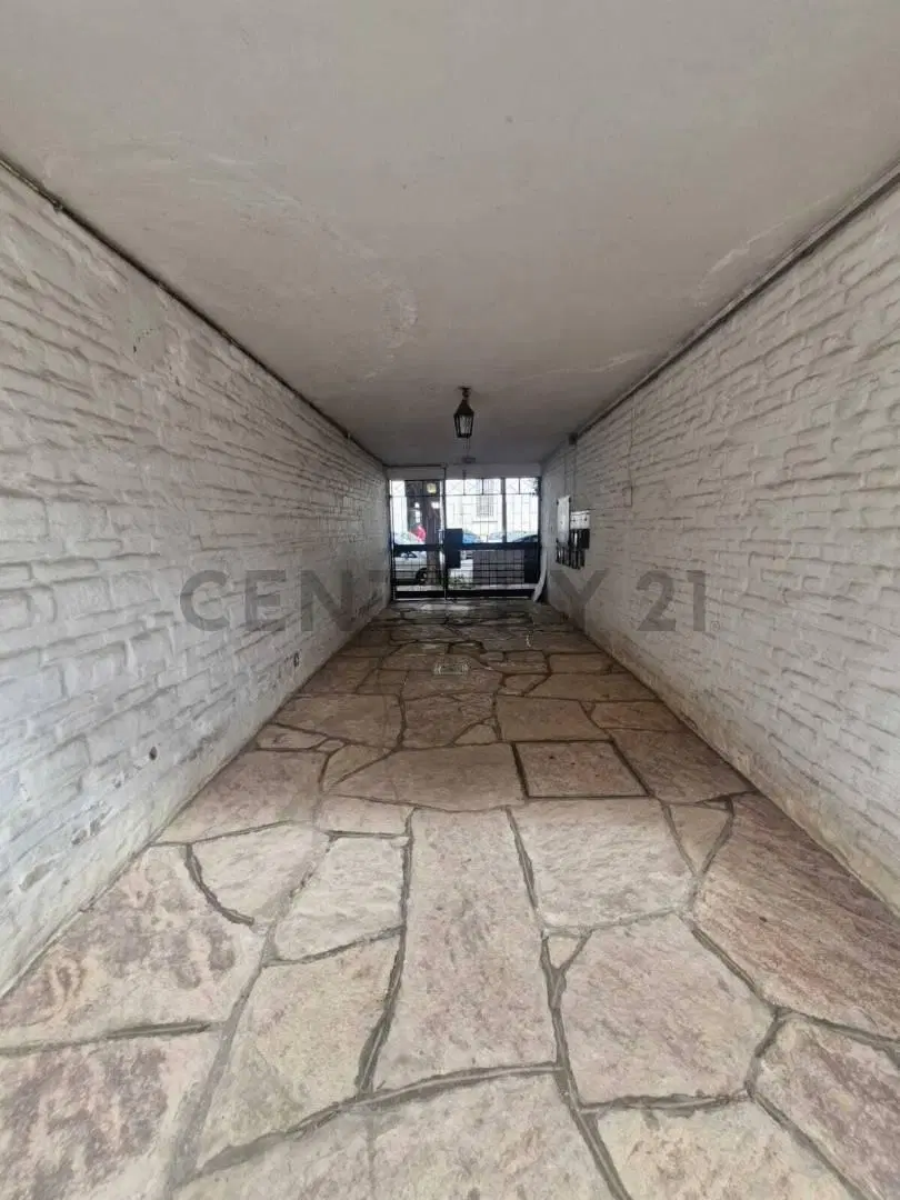 Departamento de 2 dor. en 1er piso x escalera 4
