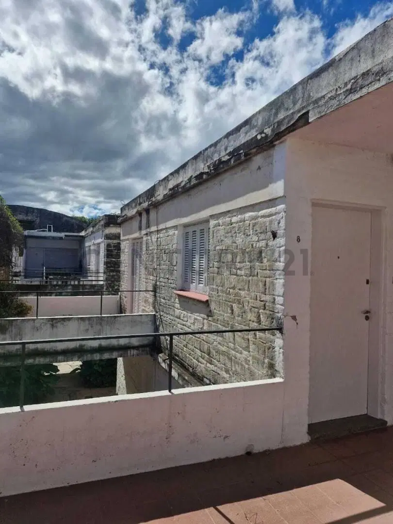 Departamento de 2 dor. en 1er piso x escalera 2