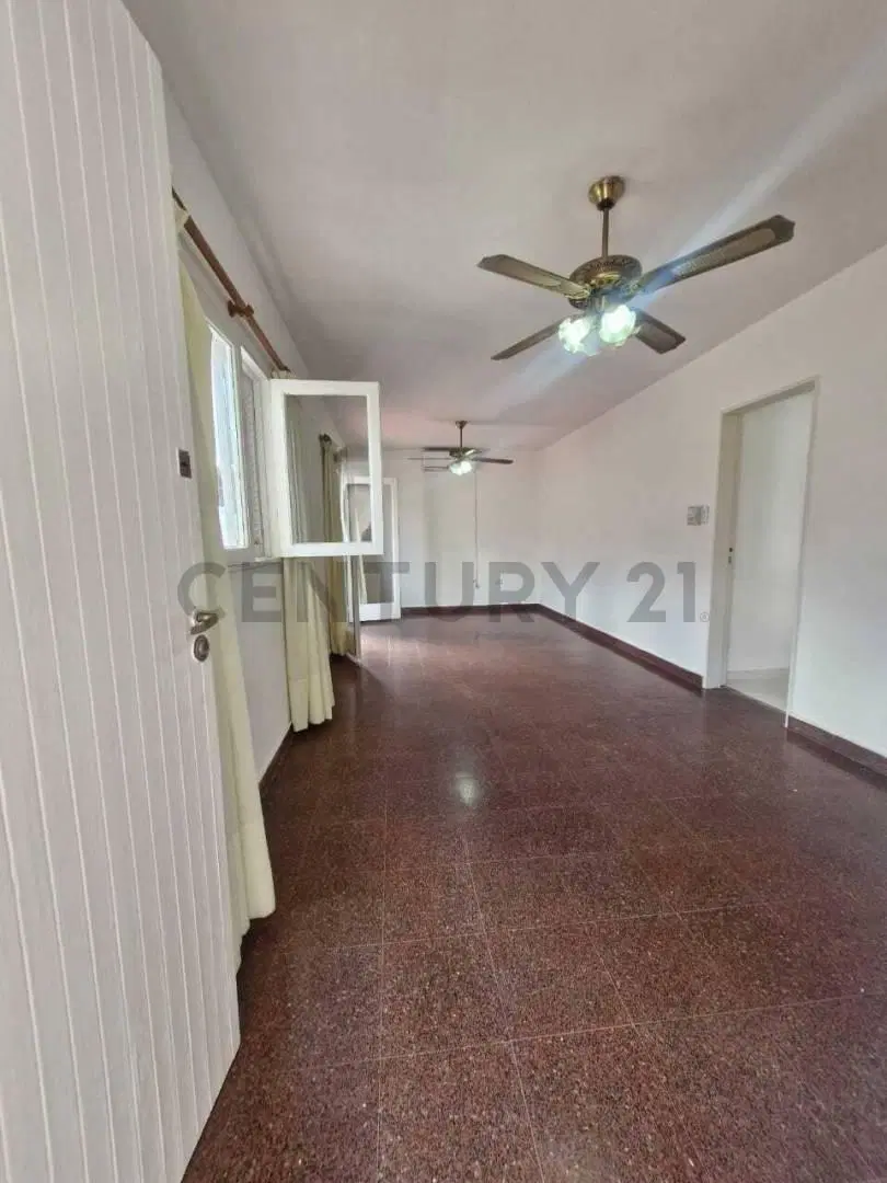 Departamento de 2 dor. en 1er piso x escalera 2