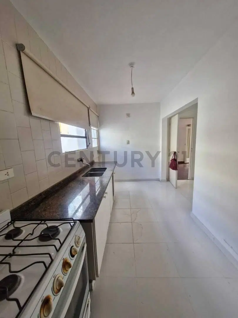 Departamento de 2 dor. en 1er piso x escalera 1