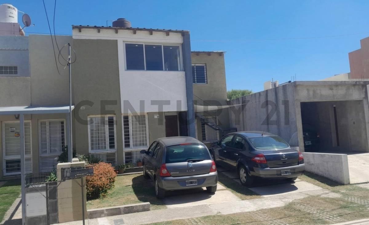 Foto de Venta Casa Barrio Carrara de Horizonte + Dpto Planta Alta a Terminar, imagen 3